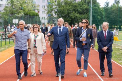 Zdjęcie z oficjalnego otwarcia Centrum Rekreacyjno-Sportowego i Edukacyjnego przy ZSP nr 5